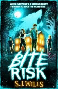 Bite Risk: The perfect horror for fans of Skulduggery Pleasant - Bite Risk (Paperback) S.J. Wills (author)
